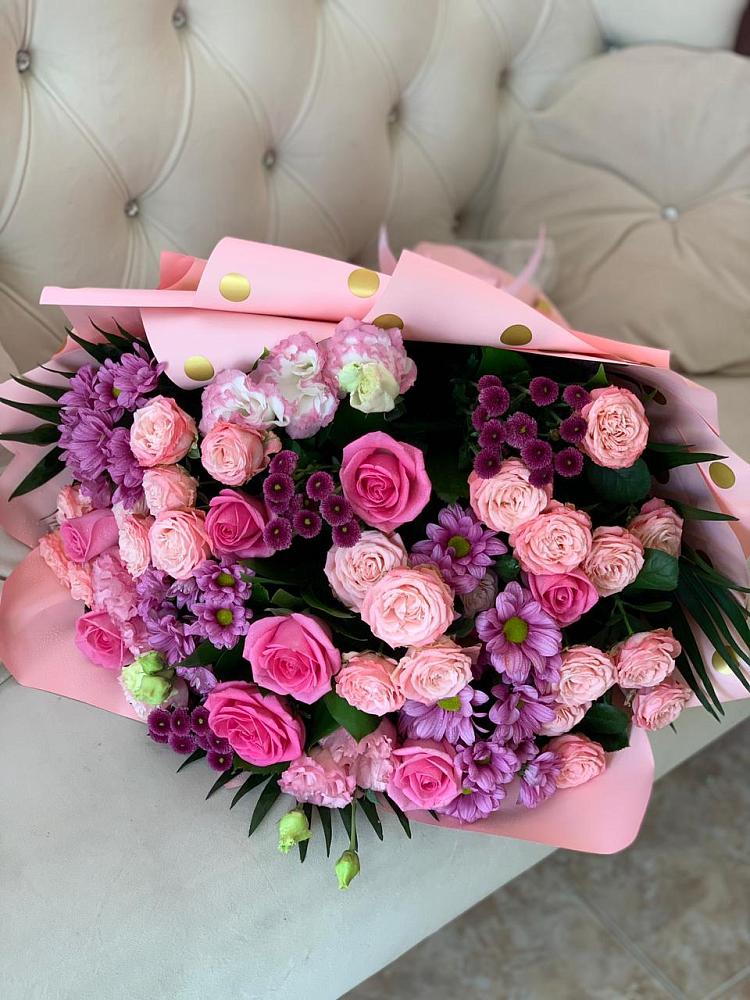 Букет цветов из: Хризантемы, Розы и Лизиантусы в Линёво Волгоградской области