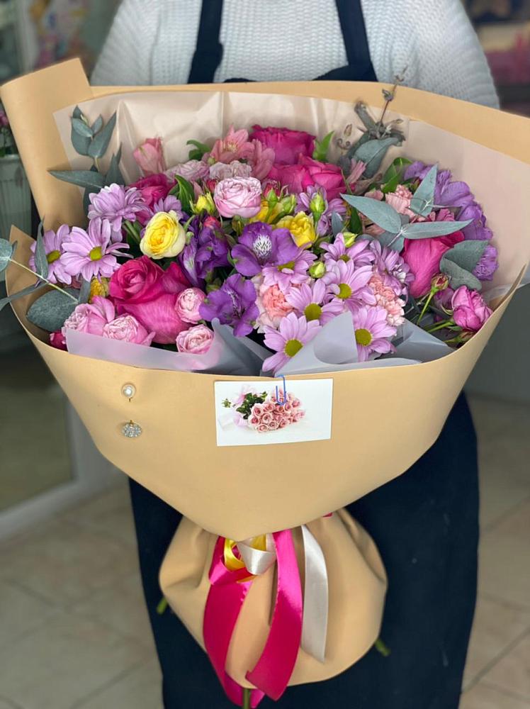 Букет цветов из: Хризантемы, Гвоздики и Альстромерии в Линёво Волгоградской области