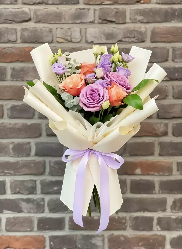 Букет цветов из: Лизиантусы и Розы в Линёво Волгоградской области