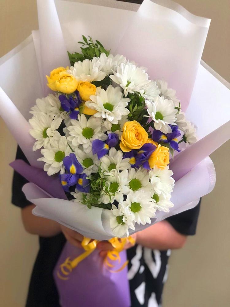 Букет цветов из: Ирисы, Хризантемы и Розы в Линёво Волгоградской области