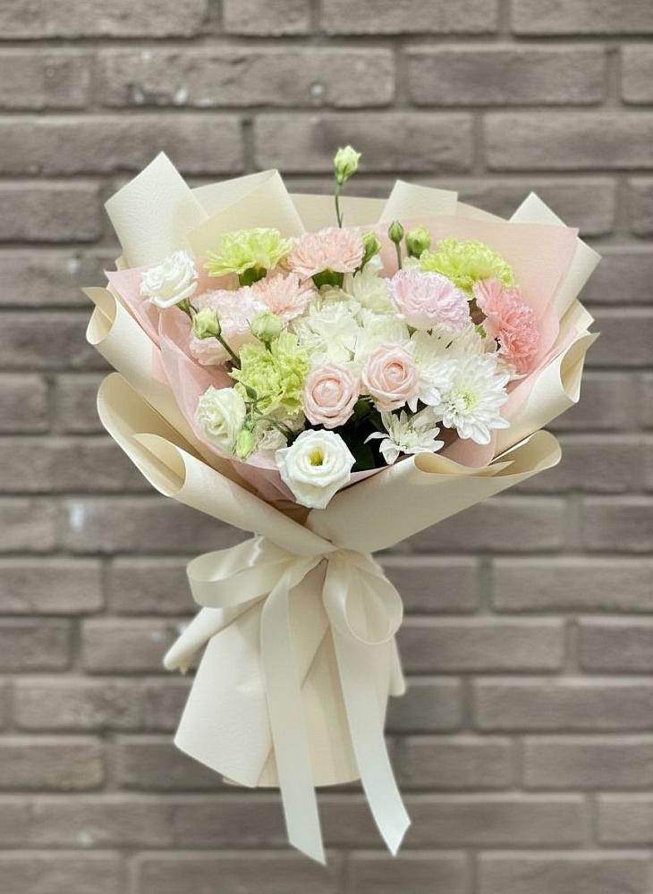 Букет цветов из: Гвоздики, Розы, Лизиантусы и Хризантемы в Линёво Волгоградской области