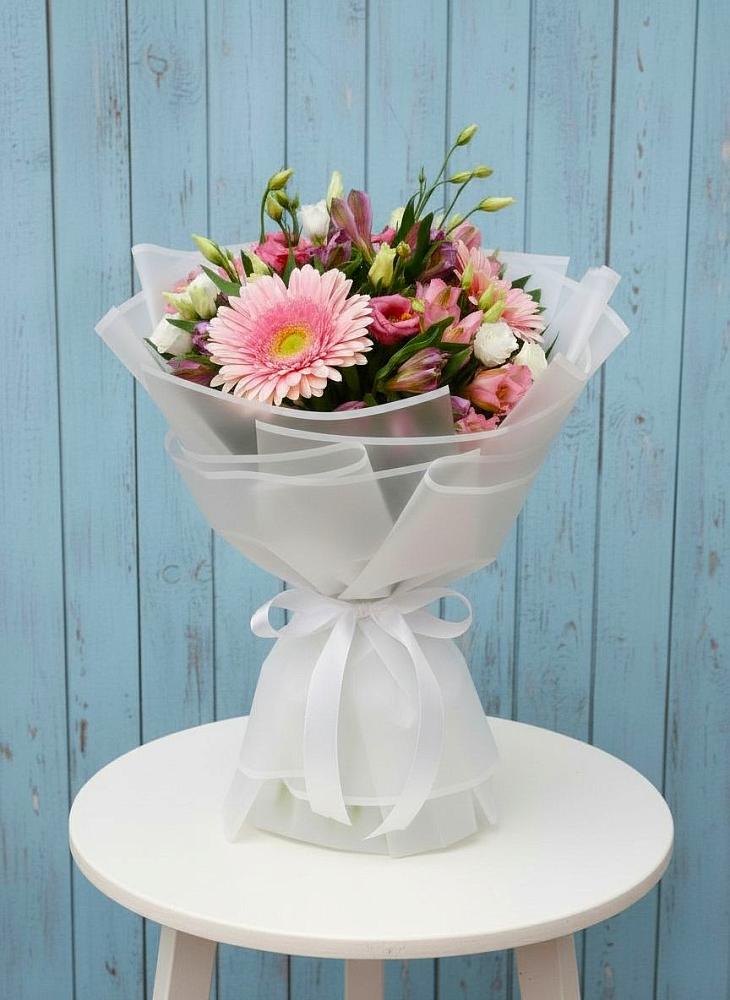 Букет цветов из: Герберы, Альстромерии и Лизиантусы в Линёво Волгоградской области