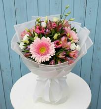 Букет цветов из:  Герберы, Альстромерии и Лизиантусы в Линёво Волгоградской области