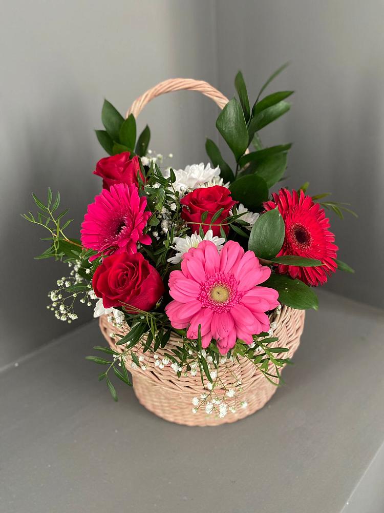 Цветочная композиция из Розы, Хризантемы и Герберы в корзине в Линёво Волгоградской области